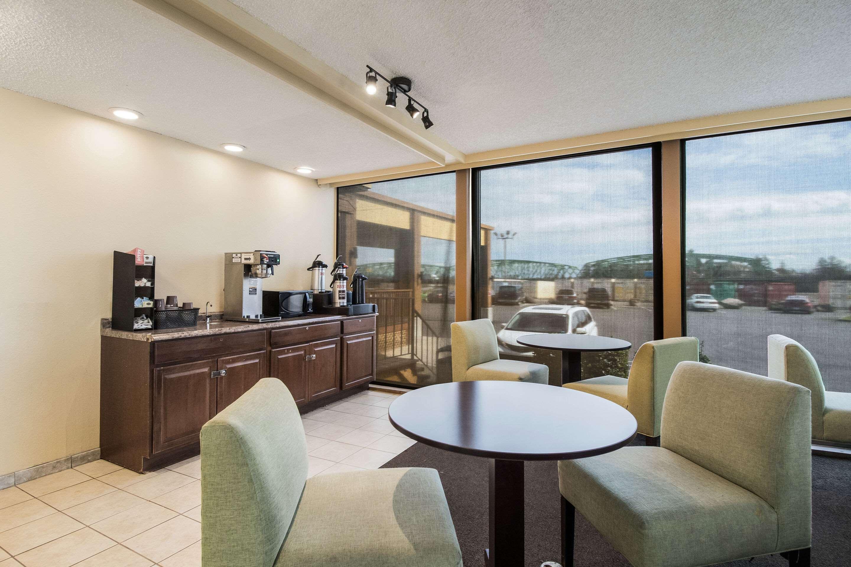 Rodeway Inn & Suites Portland - Jantzen Beach Exterior foto